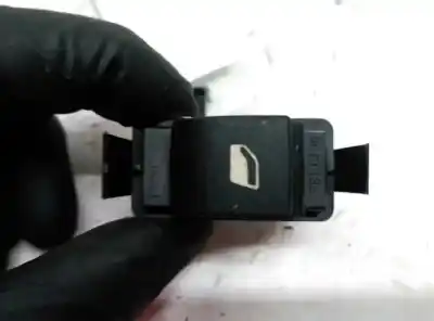 Peça sobressalente para automóvel em segunda mão botão / interruptor elevador vidro traseiro direito por citroen c5 berlina 1.6 hdi fap referências oem iam 9640469680