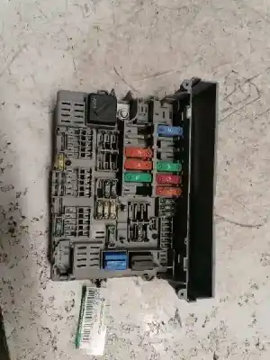 Peça sobressalente para automóvel em segunda mão CAIXA DE FUSÍVEIS E RELÉS por BMW SERIE 3 BERLINA (E90)  Referências OEM IAM 690660703 18844000000A MS2005022490216680
