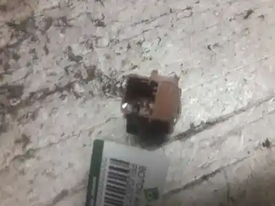 Pezzo di ricambio per auto di seconda mano interruttore per peugeot partner (s2) combi plus riferimenti oem iam   5 pins
