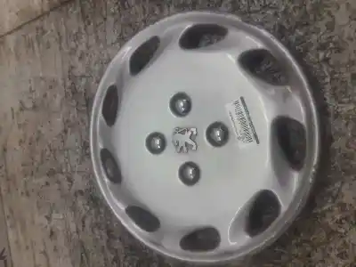 Recambio de automóvil de segunda mano de TAPACUBOS para PEUGEOT 206 BERLINA  referencias OEM IAM   