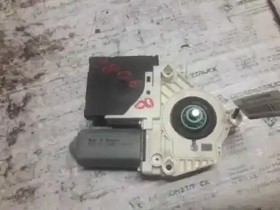 Автозапчасти б/у МОТОР ПЕРЕДНЕГО ЛЕВОГО СТЕКЛА за SEAT LEON (1P1)  ссылки OEM IAM 1P0837401A 31/20 PINS 1K0959793H