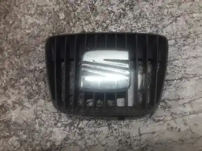 Recambio de automóvil de segunda mano de REJILLA DELANTERA CENTRAL para SEAT IBIZA (6K1)  referencias OEM IAM 6K0853654D  