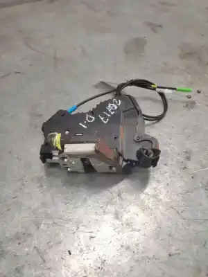 Peça sobressalente para automóvel em segunda mão fechadura da porta dianteira esquerda por toyota auris active referências oem iam 