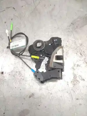 Peça sobressalente para automóvel em segunda mão fechadura da porta dianteira direita por toyota auris active referências oem iam 