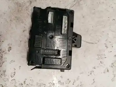 Pezzo di ricambio per auto di seconda mano scatola relè/fusibili per renault clio iii 1.5 dci diesel cat riferimenti oem iam 8200652285a  00955945