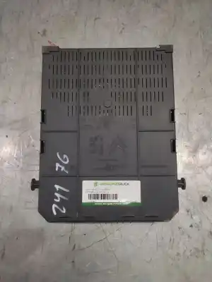 Pièce détachée automobile d'occasion BOÎTES À FUSIBLES pour CITROEN C5 III (RD_)  Références OEM IAM 281197595  