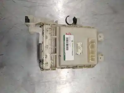 Peça sobressalente para automóvel em segunda mão Caixa De Fusíveis E Relés por TOYOTA RAV 4 (A3) Luna Referências OEM IAM 8273042020  