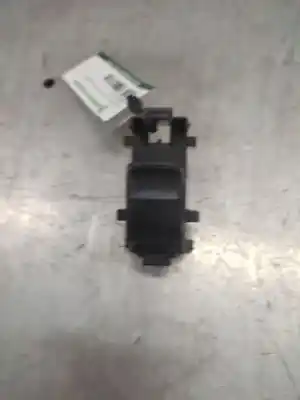 Peça sobressalente para automóvel em segunda mão BOTÃO / INTERRUPTOR ELEVADOR VIDRO TRASEIRO DIREITO por TOYOTA RAV 4 (A3)  Referências OEM IAM   5 PINS