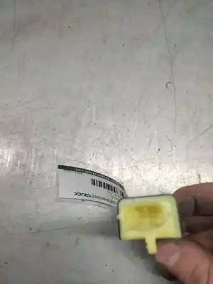 Second-hand car spare part sensor for toyota rav 4 (a3) luna oem iam references 8983133020 3 pins 