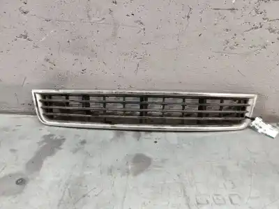 Автозапчастина б/у передня решіта для AUDI A4 B6 (8E2) 1.9 TDI Посилання на OEM IAM 8E0807647  