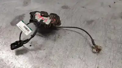 Second-hand car spare part left front door lock for renault clio iii dynamique oem iam references   