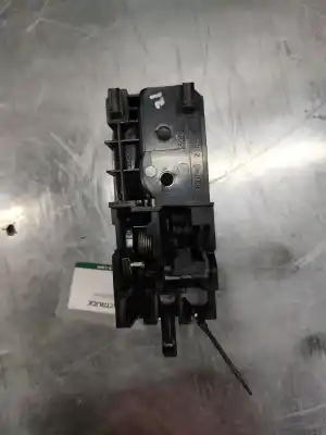 Second-hand car spare part interior left rear handle for toyota corolla (_e12_) 2.0 d-4d (cde120r_, cde120l_) oem iam references   