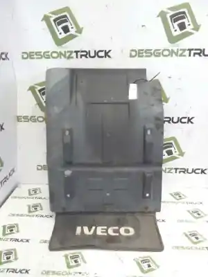 Pièce détachée automobile d'occasion PASSAGE DE ROUE AVANT GAUCHE pour IVECO EUROCARGO 05.03 -> FG 80 EL Larga distancia Références OEM IAM 8142626S  