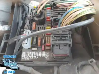 Pièce détachée automobile d'occasion boîtes à fusibles pour peugeot 407 sw sr confort références oem iam 9664705980 r02  9664705980r02