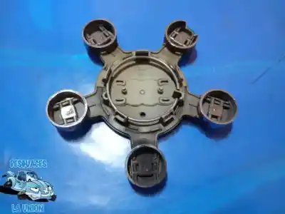 Pièce détachée automobile d'occasion CAPUCHONS DE MOYEUX pour AUDI A3 (8P)  Références OEM IAM 8R0601165  