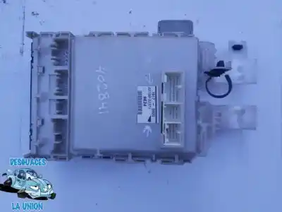 Second-hand car spare part fuse box unit for toyota yaris connect oem iam references 8273052371