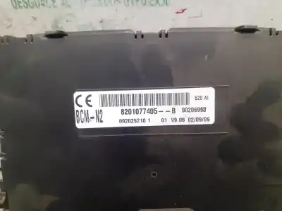 Pezzo di ricambio per auto di seconda mano SCATOLA RELÈ/FUSIBILI per RENAULT KANGOO (F/KC0)  Riferimenti OEM IAM 8201077405  