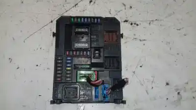 Pièce détachée automobile d'occasion boîtes à fusibles pour peugeot 208 style références oem iam 9807532080