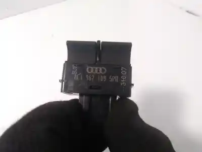 Автозапчасти б/у многофункциональное управление за audi a4 avant (8e) 1.9 tdi ссылки oem iam 8e19621095pr  