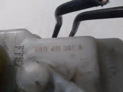 Peça sobressalente para automóvel em segunda mão bomba de travões por skoda rapid elegance referências oem iam 6r0611301a  