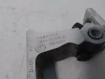 Second-hand car spare part hinge for skoda rapid elegance oem iam references 8k0831402a  