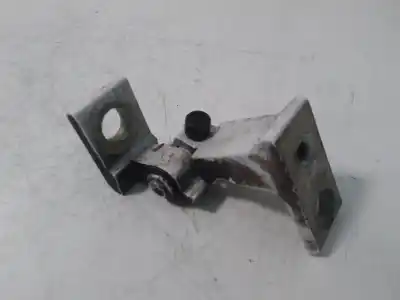 Second-hand car spare part hinge for skoda rapid elegance oem iam references 8k0831402a  