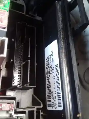 Peça sobressalente para automóvel em segunda mão caixa de fusíveis e relés por opel corsa d essentia referências oem iam 13246926  