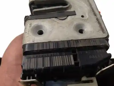 Second-hand car spare part left front door lock for dodge caliber se oem iam references 04589409aa  