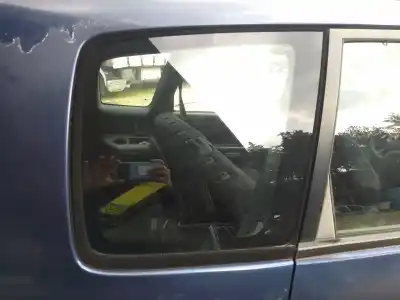 Second-hand car spare part right rear triangle quarter glass for kia carens 2.0 crdi ex monovolumen oem iam references 0k2fb63950