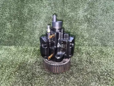 Second-hand car spare part Injection Pump for FIAT STILO (192) Motor 1.9 Ltr. - 85 kW JTD CAT OEM IAM references 0986437002  