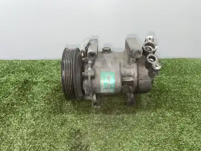 Peça sobressalente para automóvel em segunda mão COMPRESSOR DE AR CONDICIONADO A/A A/C por RENAULT CLIO II FASE I (B/CBO)  Referências OEM IAM 7700111235 1417G 