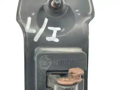 Pezzo di ricambio per auto di seconda mano maniglia esterna lato sinistro per dacia dokker express 1.6 sce cat bivalent. gasolina / lpg riferimenti oem iam 806077197r  