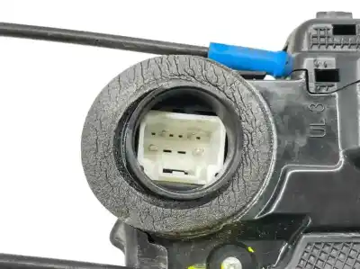 Peça sobressalente para automóvel em segunda mão fechadura da porta traseira esquerda por toyota auris active referências oem iam 6906005051  69060-05051