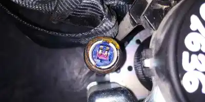 Pièce détachée automobile d'occasion ceinture de sécurité arrière droite pour renault trafic combi (ab 4.01) 1.9 diesel références oem iam 8200696531  