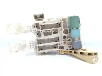 Peça sobressalente para automóvel em segunda mão caixa de fusíveis e relés por toyota yaris (ksp9/scp9/nlp9) básico referências oem iam 8273052700  