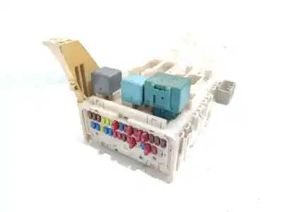 Peça sobressalente para automóvel em segunda mão caixa de fusíveis e relés por toyota yaris (ksp9/scp9/nlp9) básico referências oem iam 8273052700  