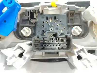 Peça sobressalente para automóvel em segunda mão comando de sofagem (chauffage / ar condicionado)  por dacia duster ambiance 4x2 referências oem iam 275103362r  