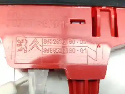 Peça sobressalente para automóvel em segunda mão farolim de travão central por opel combo cargo (e) edition referências oem iam 9682830180  