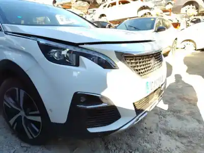 Pièce détachée automobile d'occasion LE PARE-CHOC AVANT pour PEUGEOT 5008  Références OEM IAM 1617976380  