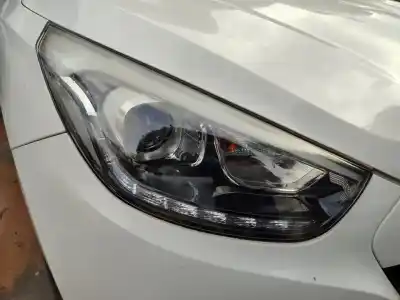 Pièce détachée automobile d'occasion FEU DROIT pour HYUNDAI IX35  Références OEM IAM 921022S620  