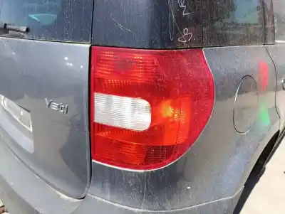 Peça sobressalente para automóvel em segunda mão farolim traseiro direito por skoda yeti (5l) 1.2 tsi referências oem iam 5l0945112