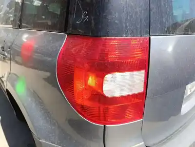 Peça sobressalente para automóvel em segunda mão farolim traseiro esquerdo por skoda yeti (5l) 1.2 tsi referências oem iam 5l0945111