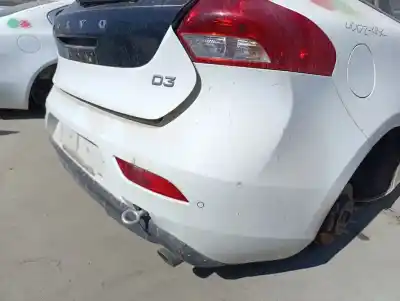 Pièce détachée automobile d'occasion pare-chocs arrière pour volvo v40 inscription références oem iam 39820442
