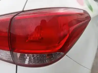 Автозапчастина б/у правий ліхтар для kia carens iv 1.7 crdi посилання на oem iam 92402a4010