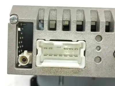 Pezzo di ricambio per auto di seconda mano impianto audio / radio cd per dacia duster ambiance 4x2 riferimenti oem iam 281156534r  
