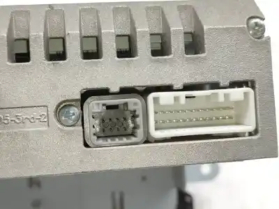 Pezzo di ricambio per auto di seconda mano impianto audio / radio cd per dacia duster ambiance 4x2 riferimenti oem iam 281156534r  