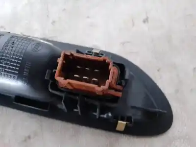 Second-hand car spare part rear left power window switch for renault clio ii fase ii (b/cb0) d7f720 oem iam references 8200016013  