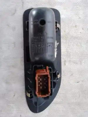 Second-hand car spare part rear left power window switch for renault clio ii fase ii (b/cb0) d7f720 oem iam references 8200016013  
