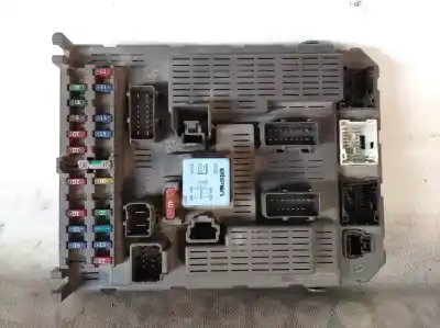 Peça sobressalente para automóvel em segunda mão caixa de fusíveis e relés por citroen c5 berlina 4hxdw12ted4fap referências oem iam 9645352980