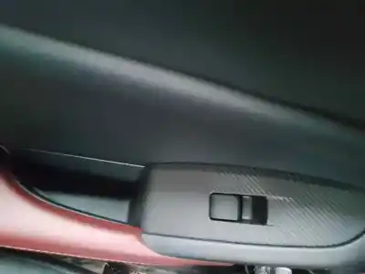 Peça sobressalente para automóvel em segunda mão BOTÃO / INTERRUPTOR ELEVADOR VIDRO TRASEIRO ESQUERDO por MAZDA CX-3 (DK)  Referências OEM IAM   